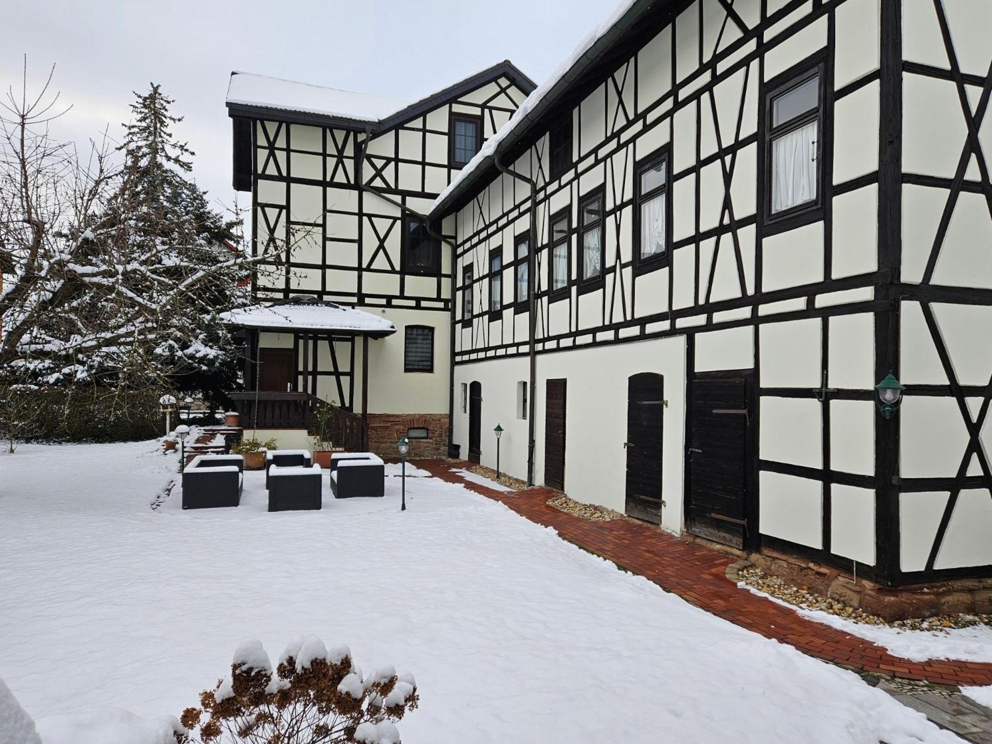 Apartments Am Saalebogen Mit Gartenterrasse, Grillkamin, Freie Parkplaetze 鲁多尔施塔特 外观 照片